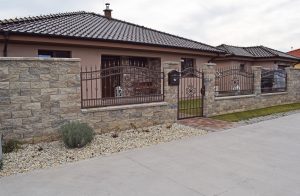 betónový plot Casser štiepaný, dolomite
