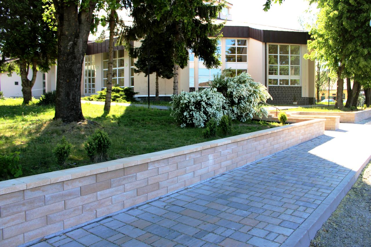 city stone design_betonova dlazba eko top zona kombi_plot metropol_obecny urad geca_2