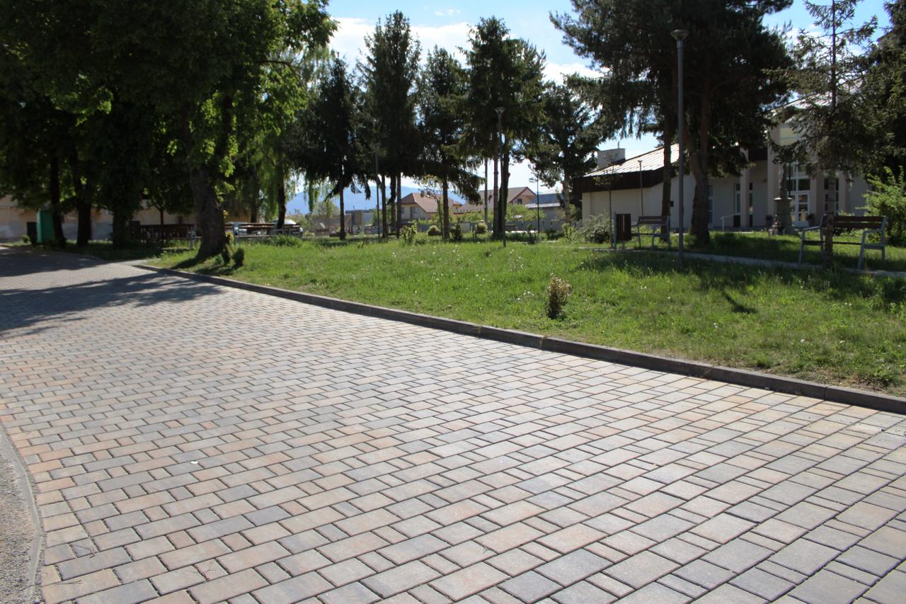 city stone design_betonova dlazba eko top zona kombi_plot metropol_obecny urad geca_5