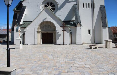 city stone design_betonova dlazba_verejny sektor_kostol_jakubany_2